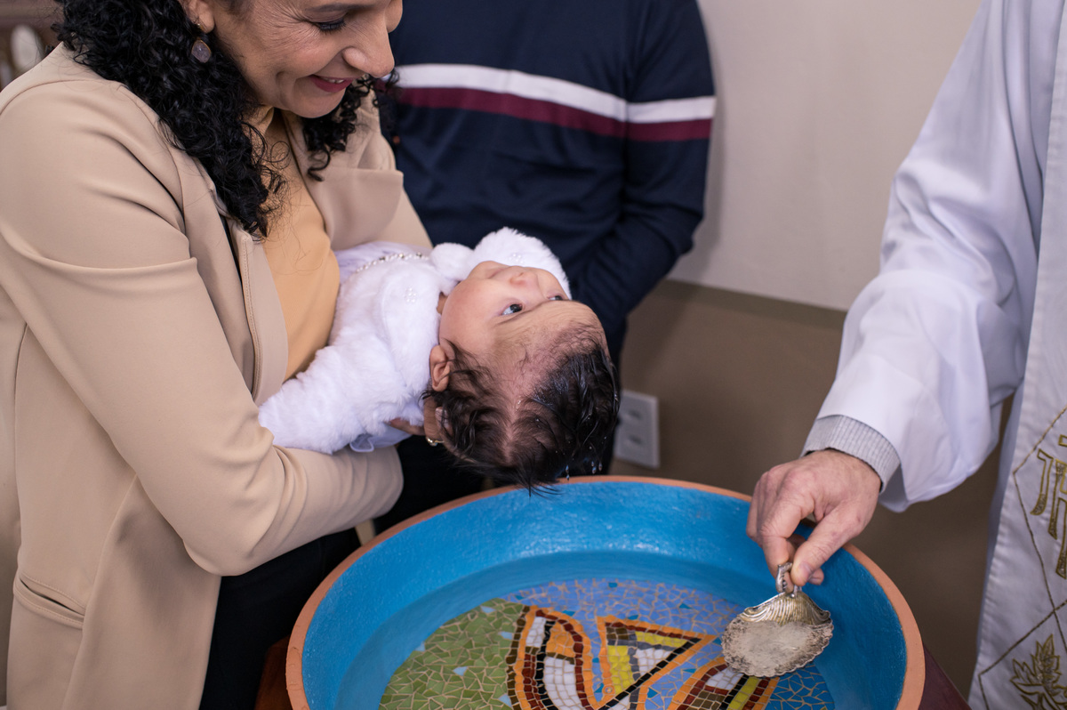 Batizado em São José do Sul, Capela São Francisco de Salles, momento do batismo
