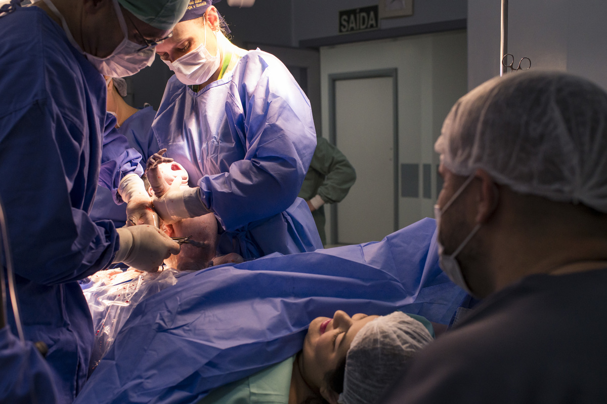 Documental de parto/cesária no hospital Unimed Vale do Caí, nascimento do bebê