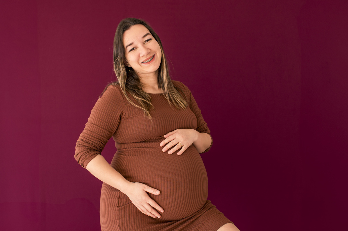 Ensaio de gestante em estúdio