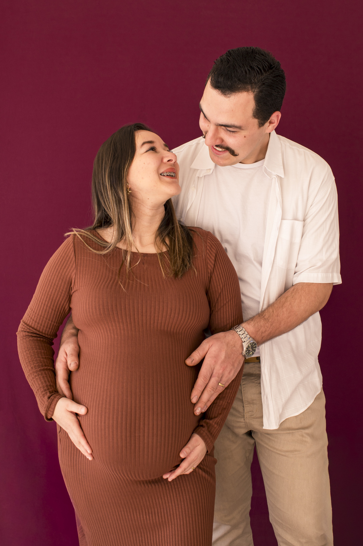 Ensaio de gestante em estúdio, foto do casal