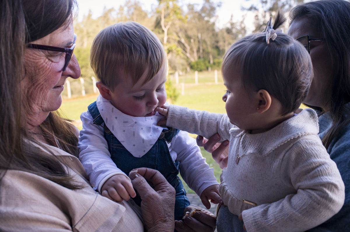 festa de aniversário infantil, crianças interagindo