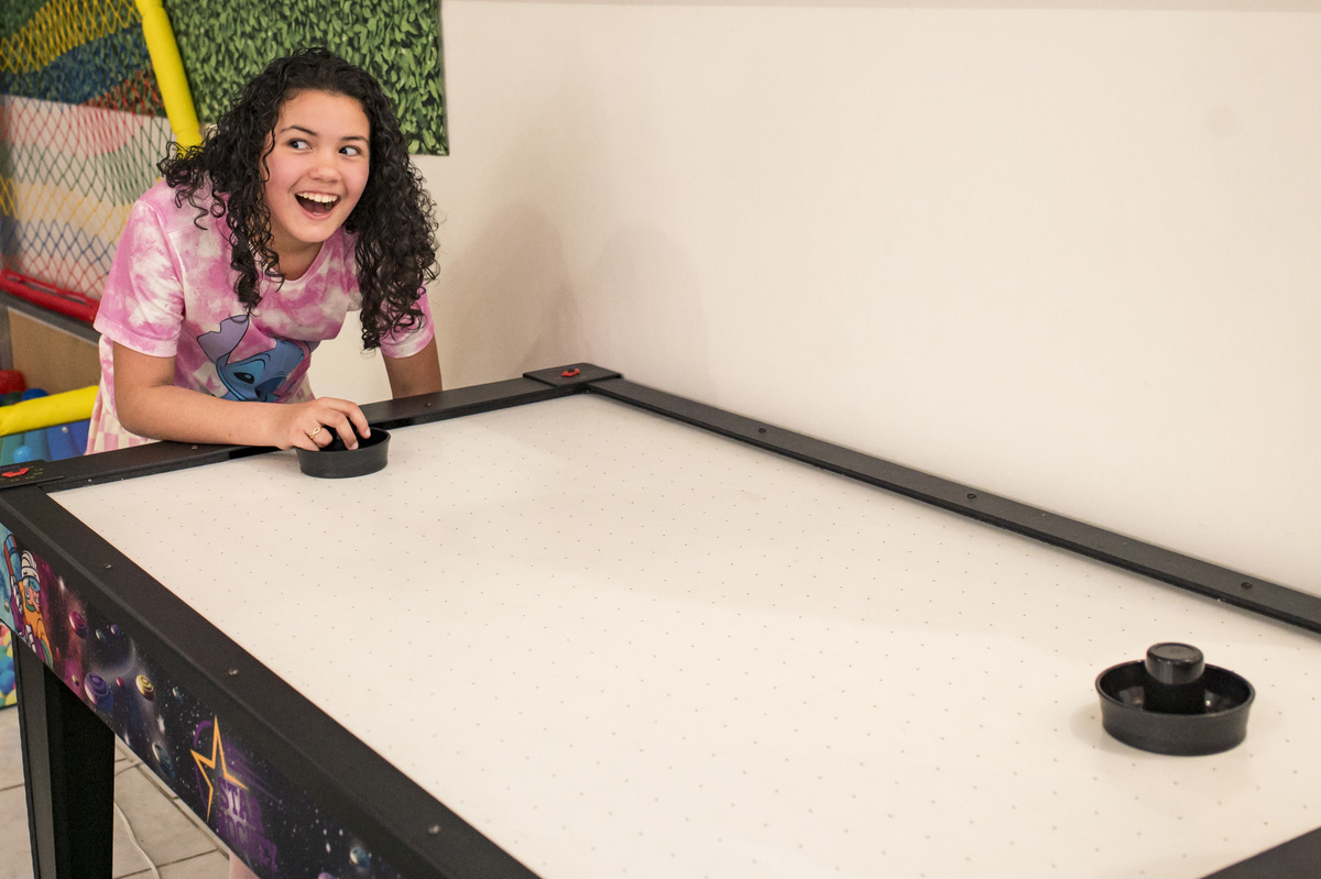 Festa de aniversário infantil - ArfFestas Kids - - fotógrafa Claudia Wallauer - criança feliz no pebolin