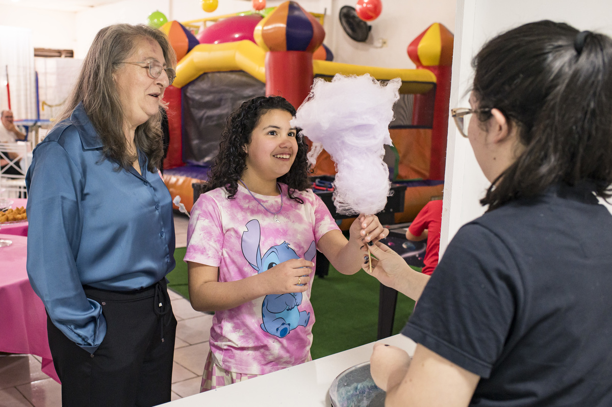 Festa de aniversário infantil - ArfFestas Kids - decoração Lilo e Stitch - fotógrafa Claudia Wallauer, hora do algodão doce