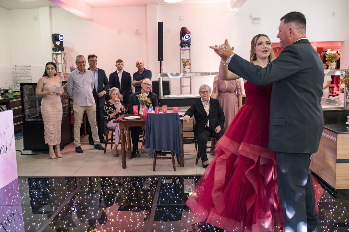 Festa de 15 anos, hora da valsa com o pai