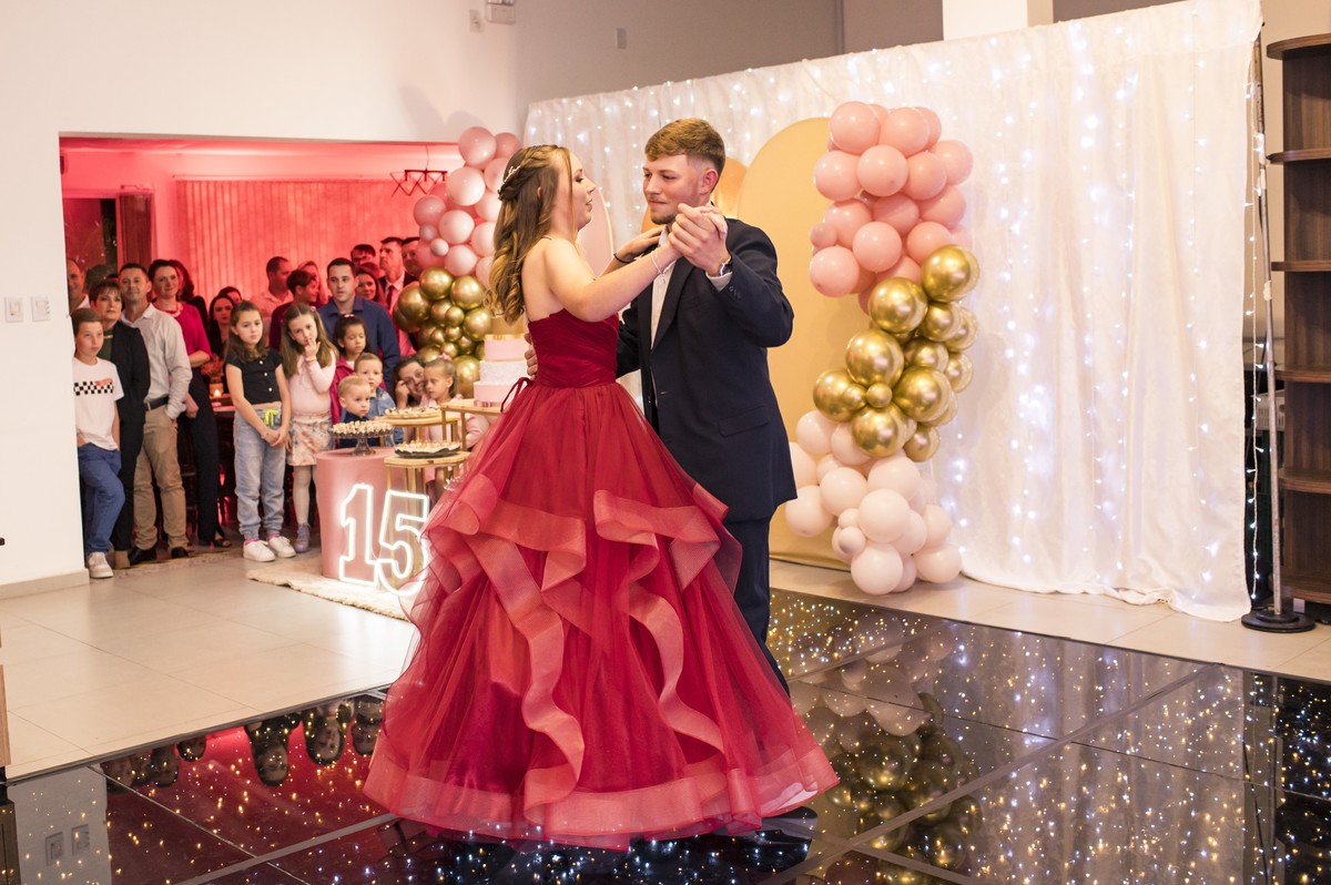 Festa de 15 anos, hora da valsa com o irmão - fotógrafa Claudia Wallauer