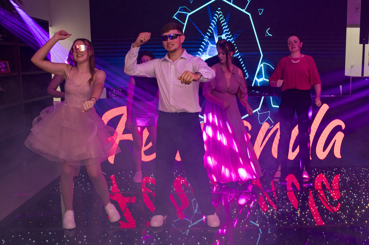 Festa de 15 anos, abertura da balada