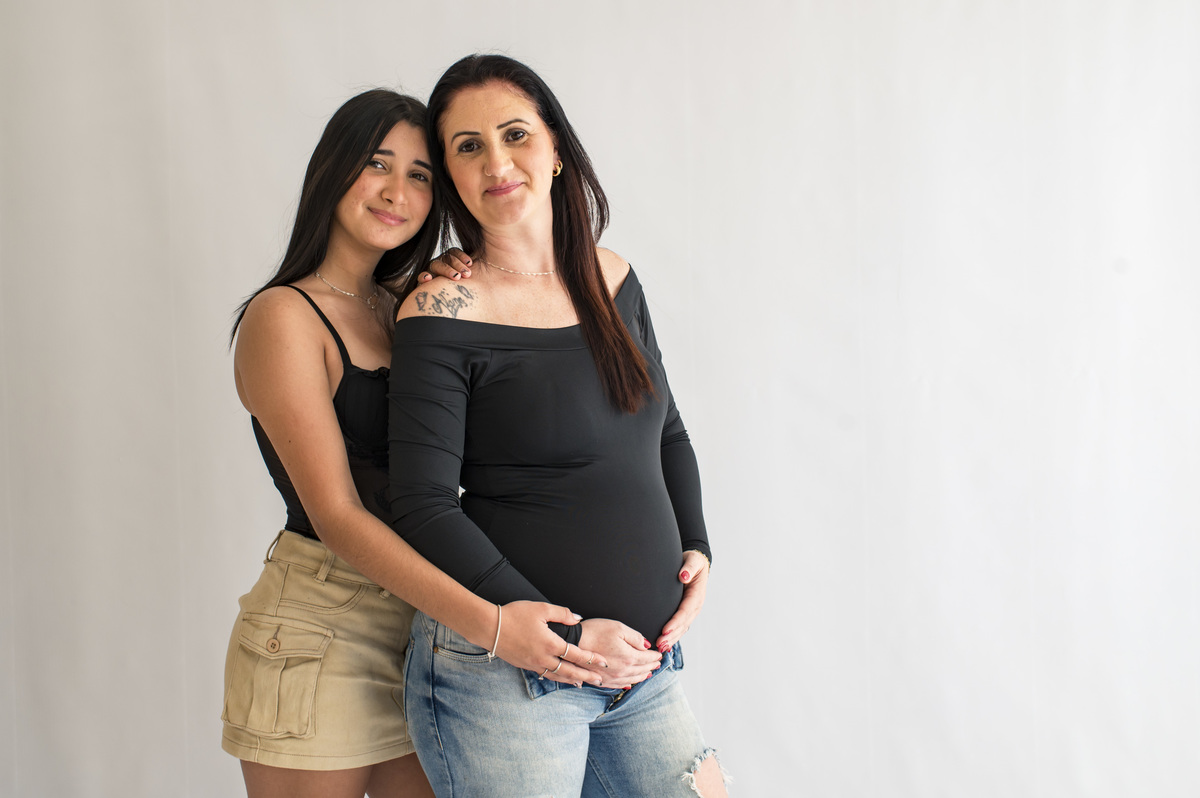 Ensaio de gestante no estúdio fotográfico Claudia Wallauer