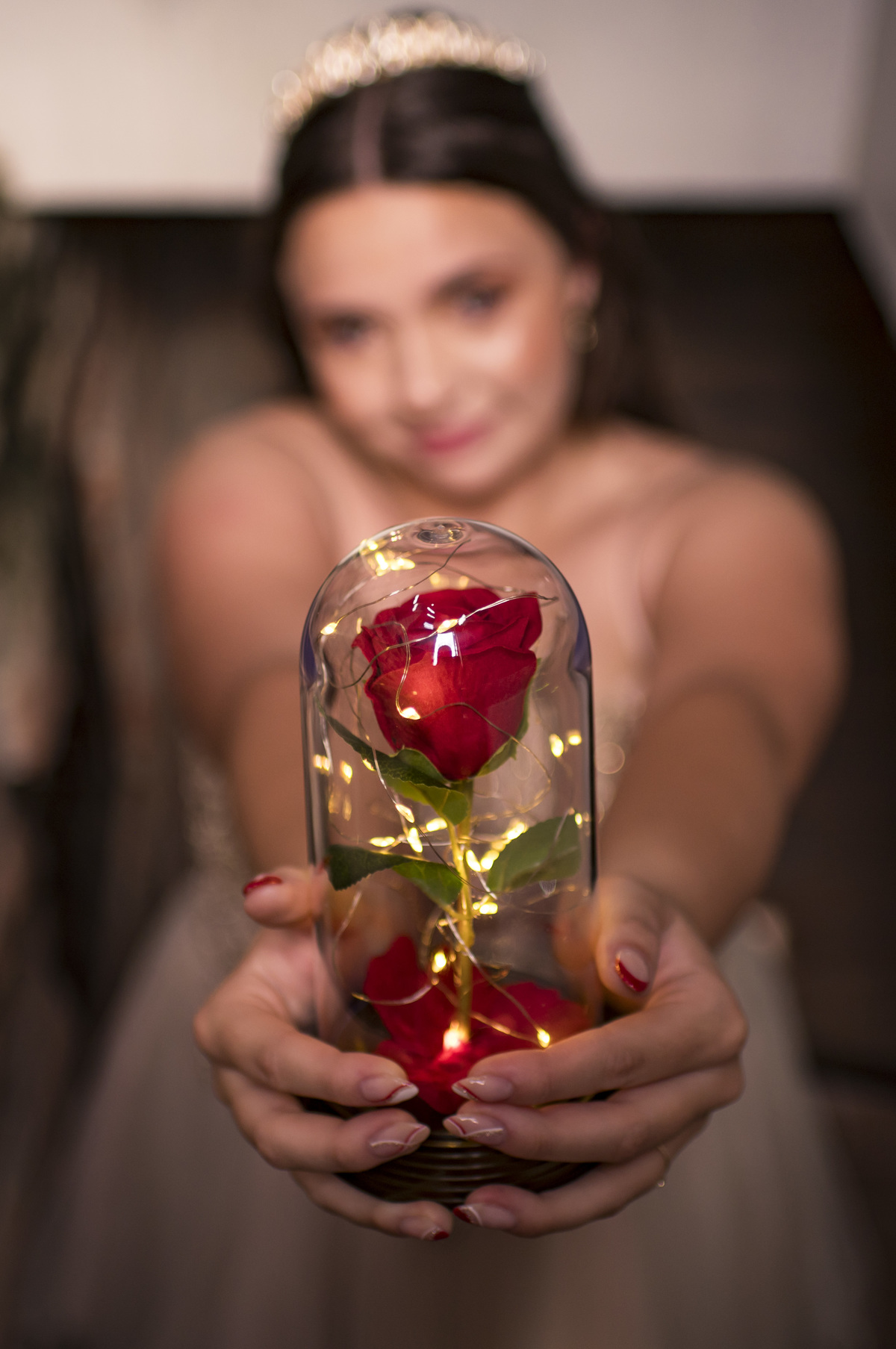 Ensaio pré 15 no Castelo, A Bela e a Fera, foto com a rosa vermelha na cúpula da Bela