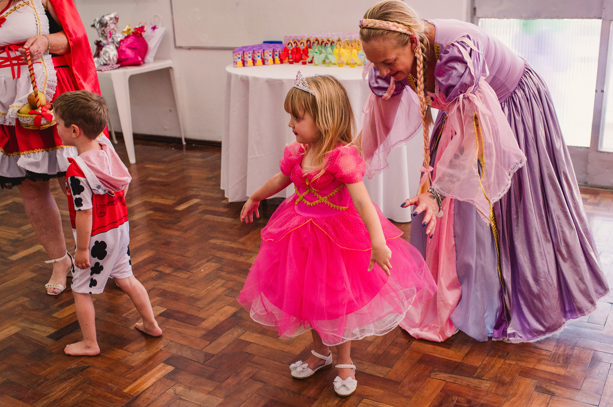 Festa de aniversário de Princesas, convidados fantasiados, fotógrafa Claudia Wallauer, aniversariante de princesa
