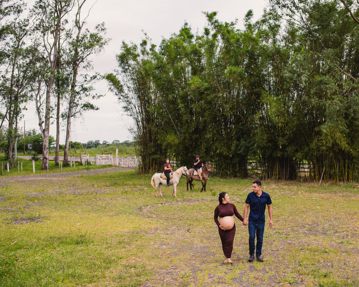 Ensaio de gestante no parque Camboatá - Triunfo - RS - com cavalos