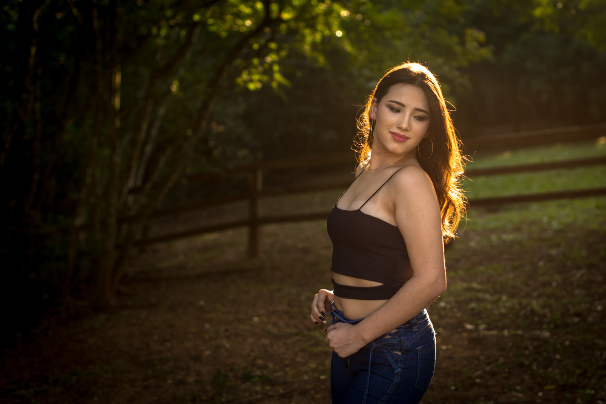 Ensaio feminino no Pareci Novo com contraluz