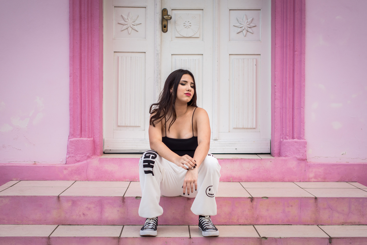 Ensaio feminino na casa rosa no Pareci Novo