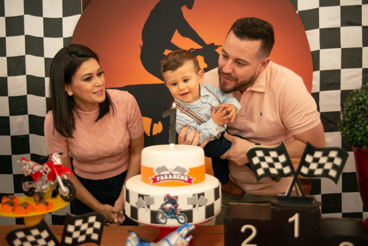 Hora de assoprar as velinhas de um aninho, decoração de motos