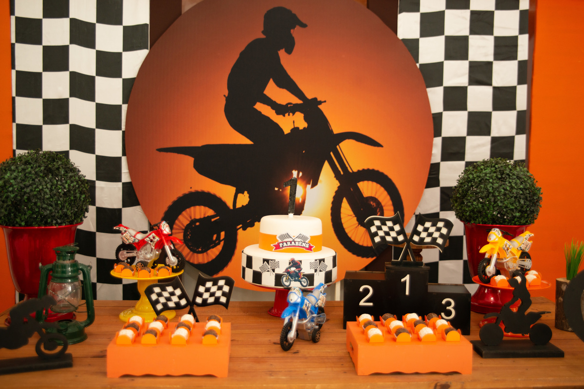 Festa de aniversário de um aninho - decoração de moto
