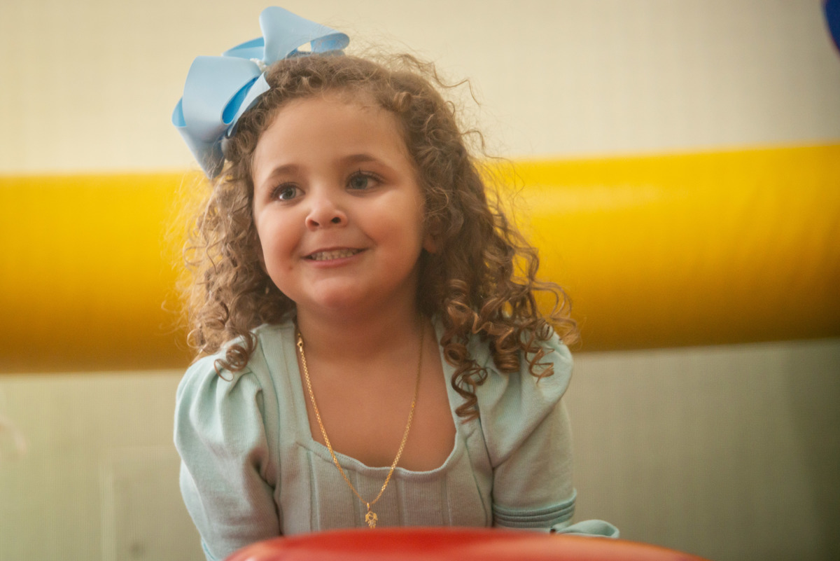 foto espontânea de criança em aniversário em casa de festa infantil em Montenegro rs
