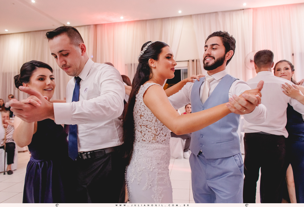 Recepção Casamento Willian de Lara Jéssica Wengrzen fotógrafo Juliano Gil Irati Paraná Casamento Igreja Matriz Senhor Bom Jesus Restaurante do Colono