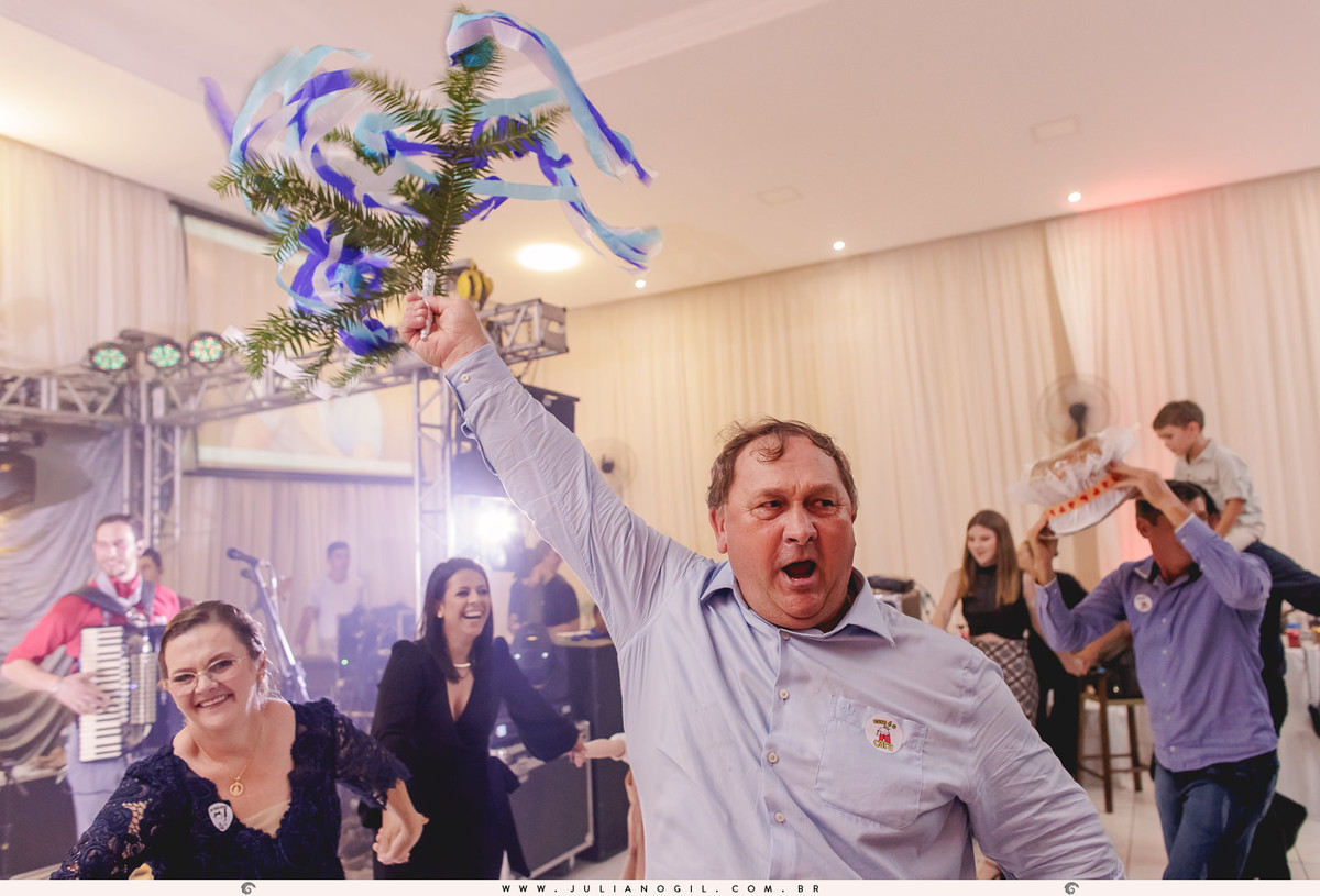 Recepção Casamento Willian de Lara Jéssica Wengrzen fotógrafo Juliano Gil Irati Paraná Casamento Igreja Matriz Senhor Bom Jesus Restaurante do Colono
