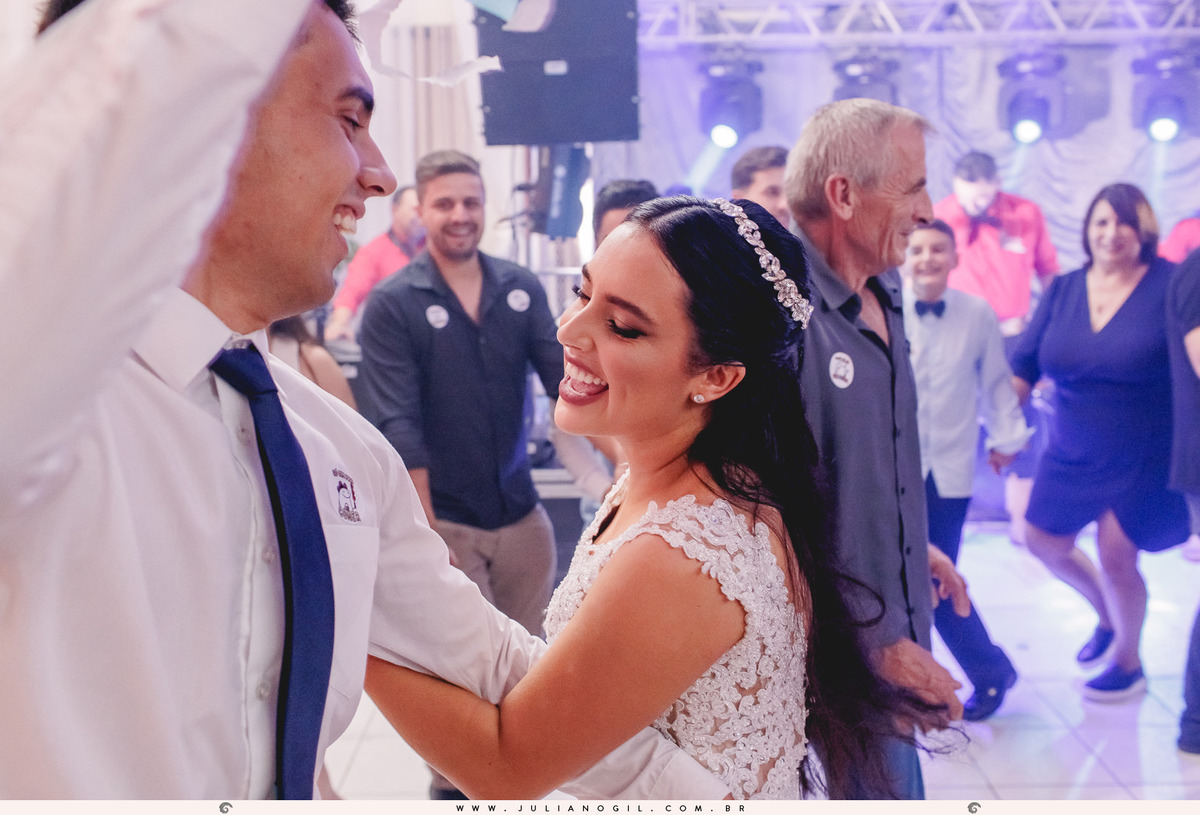 Recepção Casamento Willian de Lara Jéssica Wengrzen fotógrafo Juliano Gil Irati Paraná Casamento Igreja Matriz Senhor Bom Jesus Restaurante do Colono