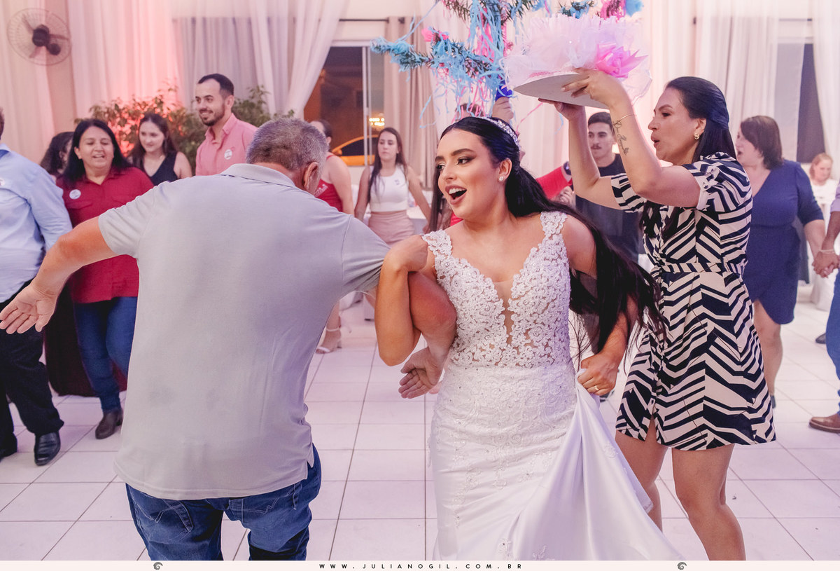 Recepção Casamento Willian de Lara Jéssica Wengrzen fotógrafo Juliano Gil Irati Paraná Casamento Igreja Matriz Senhor Bom Jesus Restaurante do Colono