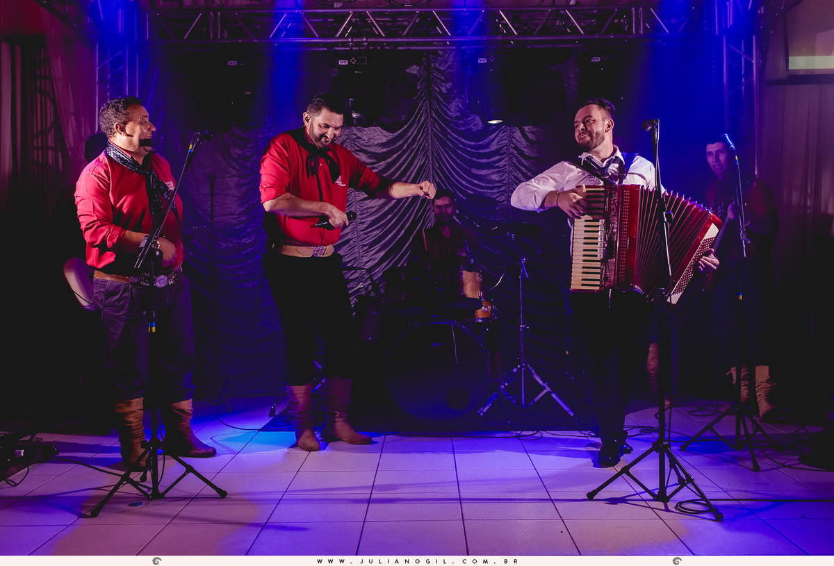 Recepção Casamento Willian de Lara Jéssica Wengrzen fotógrafo Juliano Gil Irati Paraná Casamento Igreja Matriz Senhor Bom Jesus Restaurante do Colono Gabriel Wengrzen