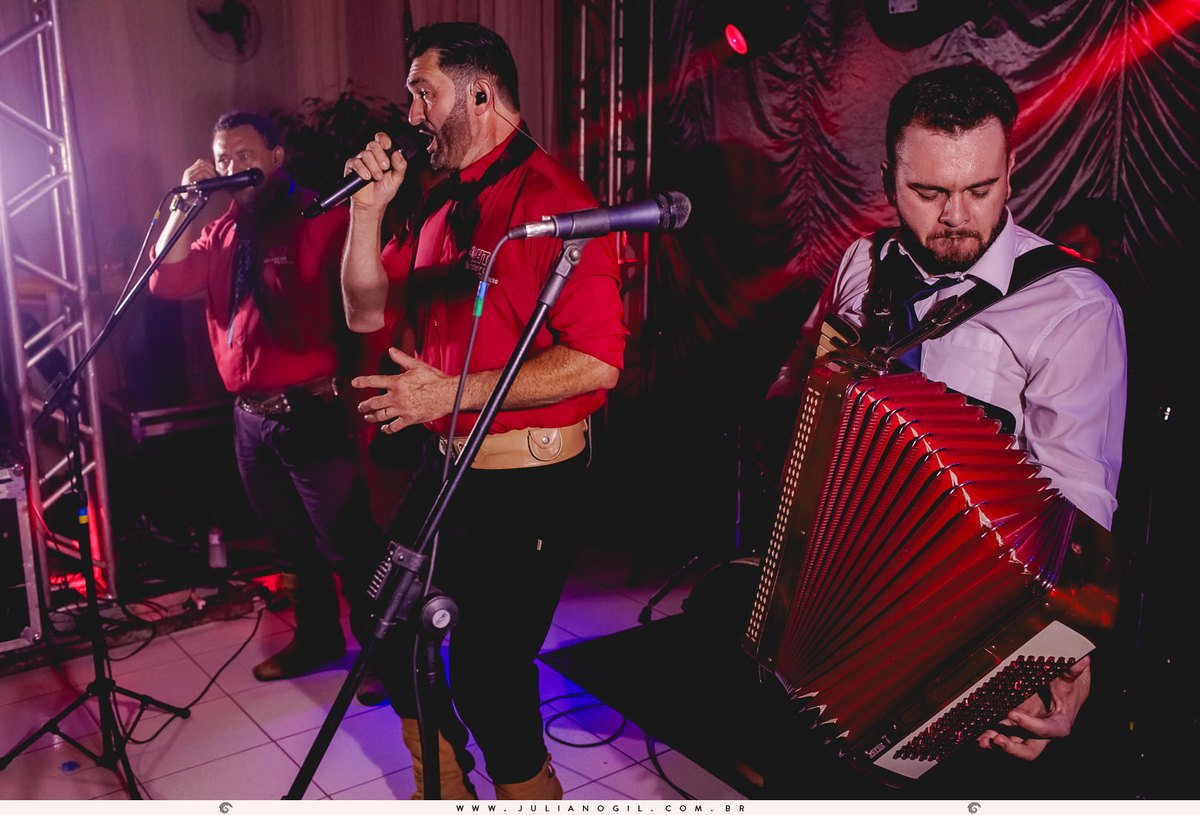 Recepção Casamento Willian de Lara Jéssica Wengrzen fotógrafo Juliano Gil Irati Paraná Casamento Igreja Matriz Senhor Bom Jesus Restaurante do Colono Gabriel Wengrzen