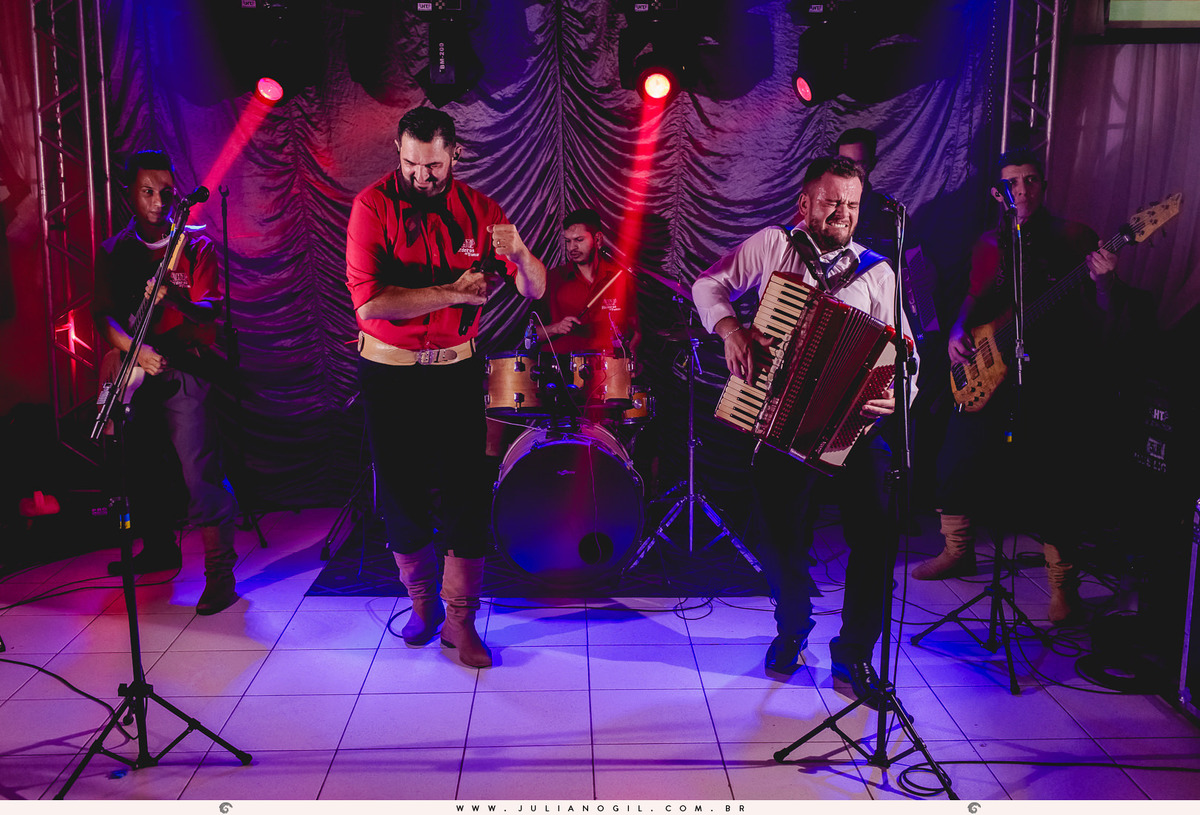 Recepção Casamento Willian de Lara Jéssica Wengrzen fotógrafo Juliano Gil Irati Paraná Casamento Igreja Matriz Senhor Bom Jesus Restaurante do Colono Gabriel Wengrzen