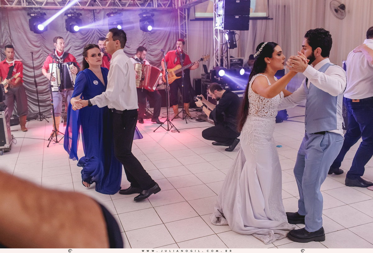 Recepção Casamento Willian de Lara Jéssica Wengrzen fotógrafo Juliano Gil Irati Paraná Casamento Igreja Matriz Senhor Bom Jesus Restaurante do Colono
