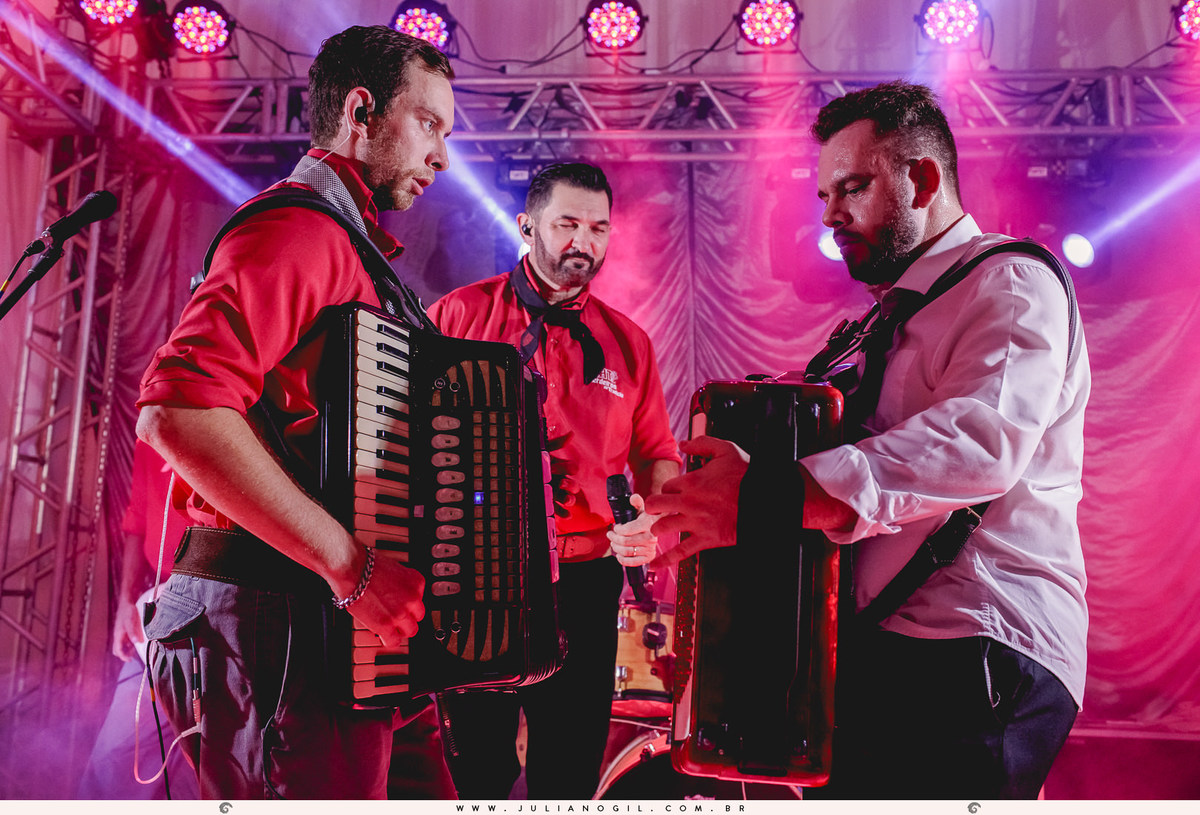 Recepção Casamento Willian de Lara Jéssica Wengrzen fotógrafo Juliano Gil Irati Paraná Casamento Igreja Matriz Senhor Bom Jesus Restaurante do Colono Gabriel Wengrzen