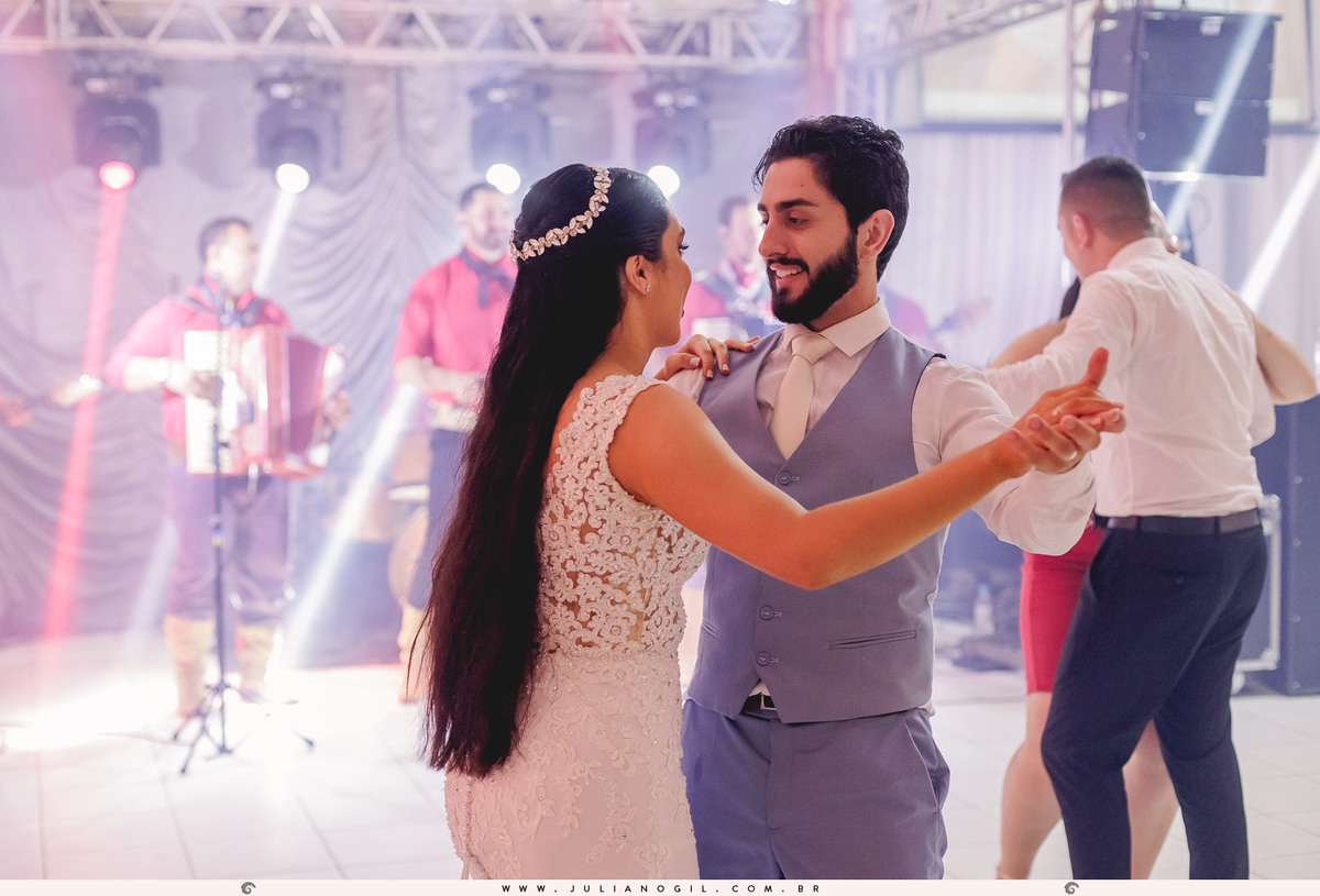 Recepção Casamento Willian de Lara Jéssica Wengrzen fotógrafo Juliano Gil Irati Paraná Casamento Igreja Matriz Senhor Bom Jesus Restaurante do Colono