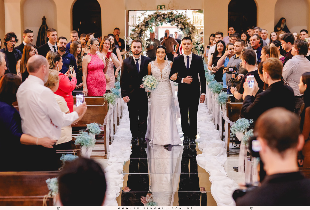 Cerimônia Casamento Willian de Lara Jéssica Wengrzen fotógrafo Juliano Gil Irati Paraná Casamento Igreja Matriz Senhor Bom Jesus