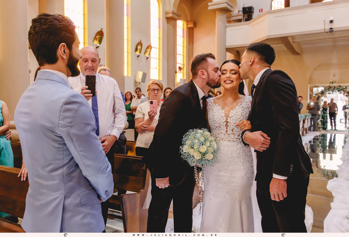 Cerimônia Casamento Willian de Lara Jéssica Wengrzen fotógrafo Juliano Gil Irati Paraná Casamento Igreja Matriz Senhor Bom Jesus