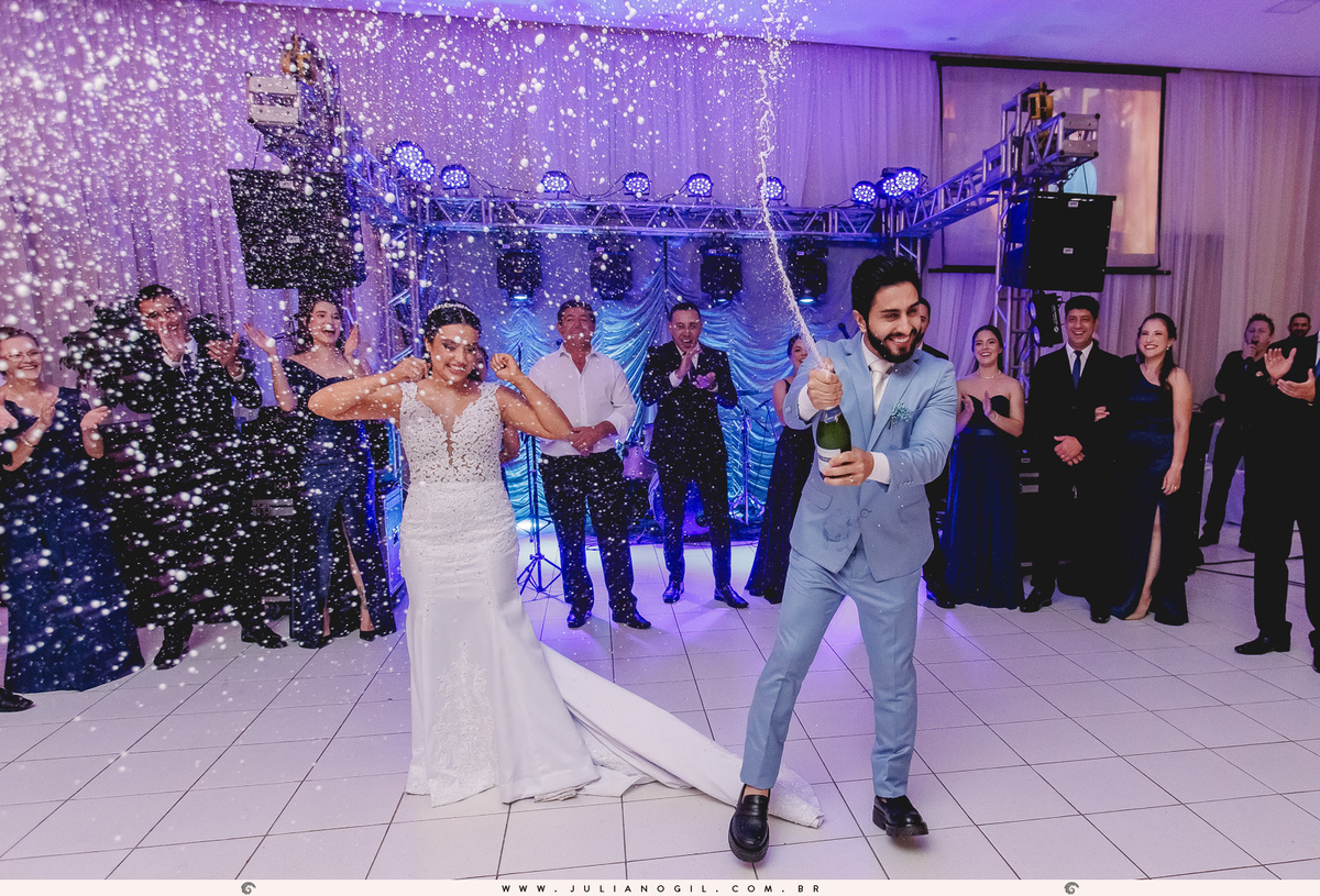 Recepção Casamento Willian de Lara Jéssica Wengrzen fotógrafo Juliano Gil Irati Paraná Casamento Igreja Matriz Senhor Bom Jesus Restaurante do Colono