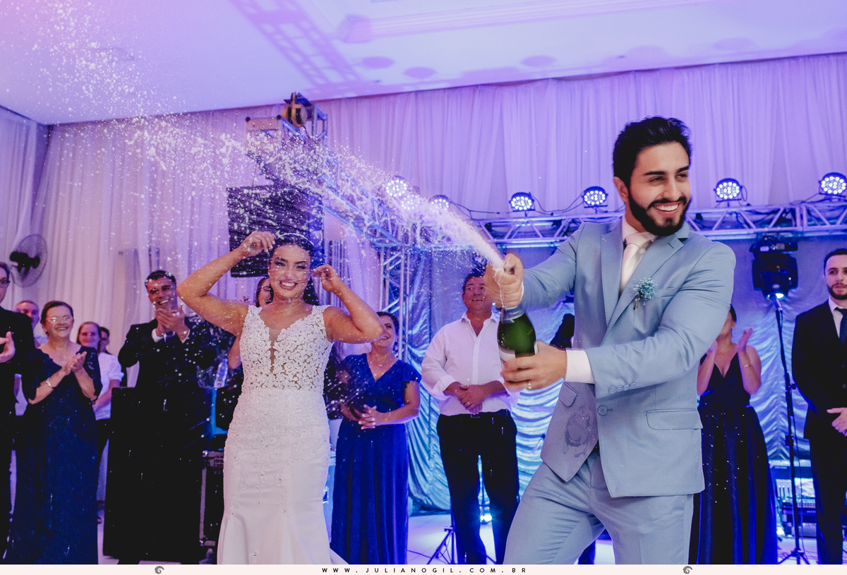 Recepção Casamento Willian de Lara Jéssica Wengrzen fotógrafo Juliano Gil Irati Paraná Casamento Igreja Matriz Senhor Bom Jesus Restaurante do Colono