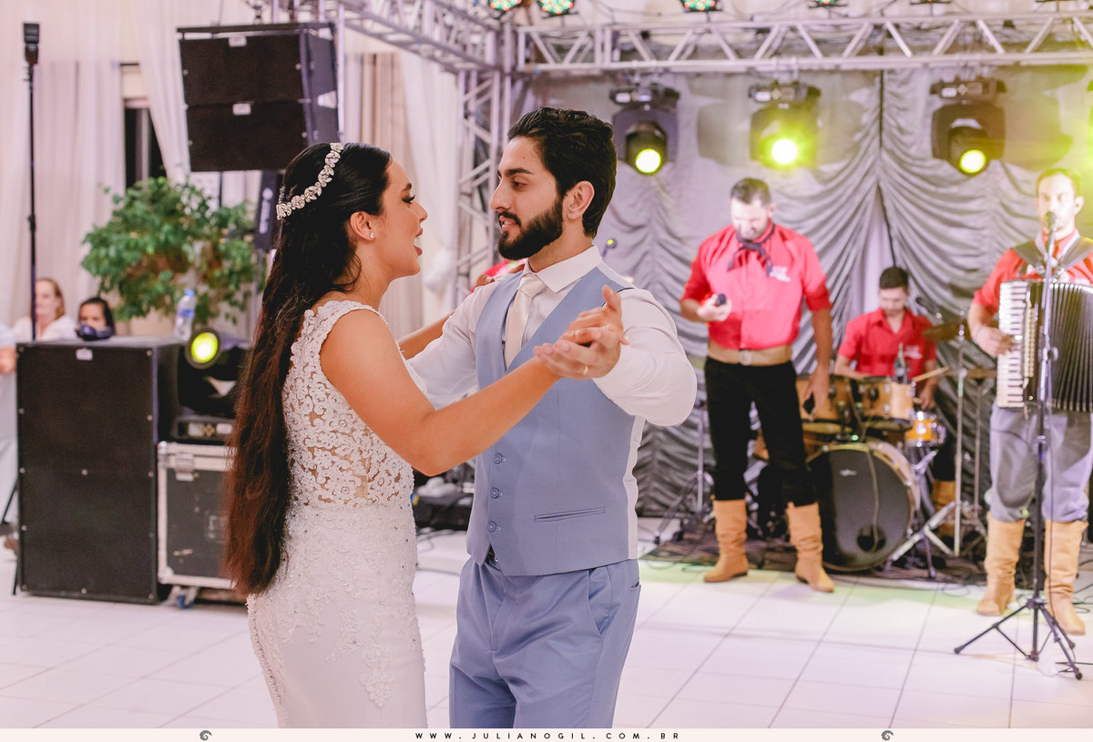 Recepção Casamento Willian de Lara Jéssica Wengrzen fotógrafo Juliano Gil Irati Paraná Casamento Igreja Matriz Senhor Bom Jesus Restaurante do Colono