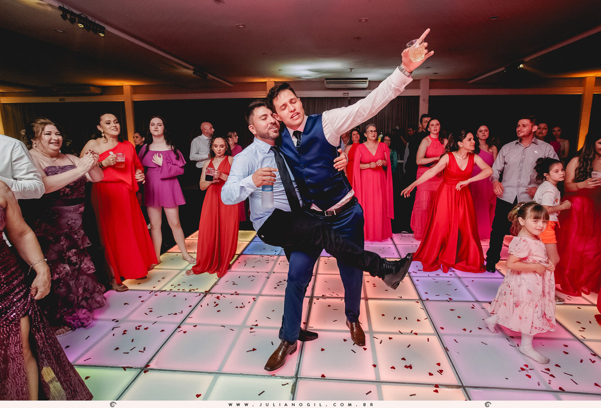 Cerimônia casamento Sandineli Bini Elvis Platini Paróquia São João Paulo II Ponta Grossa Fotógrafo Juliano Gil Irati Paraná Recepção Clube Ponta Lagoa