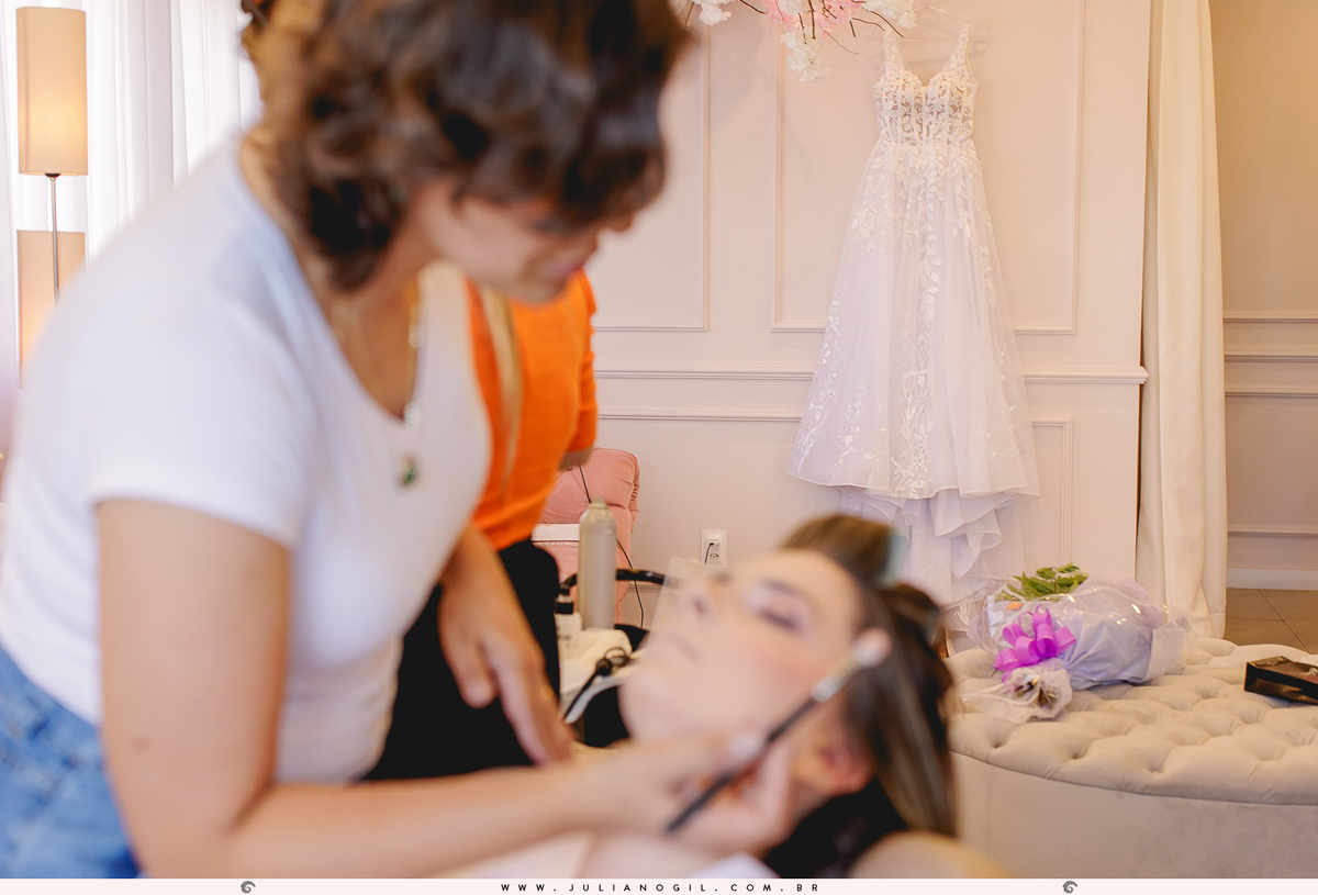 Making Of Noiva Francieli Roik fotógrafo Juliano Gil Irati Paraná Casamento Aline Xavier Aline Gabrielle Zerbinatti Igreja Imaculado Coração de Maria Rancho Vó Tereza