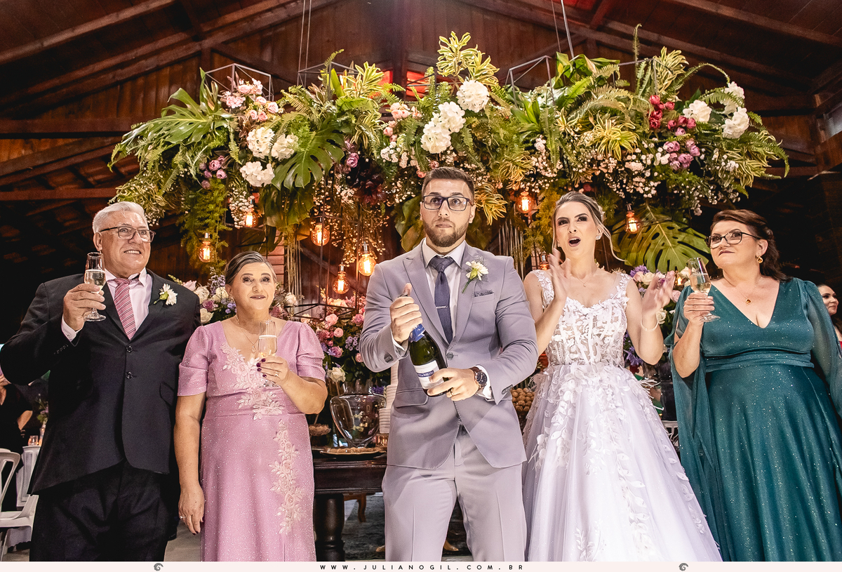 Recepção Festa de casamento Noiva Francieli Roik Noivo Anderson Ferreira de Lima fotógrafo Juliano Gil Irati Paraná Casamento Aline Xavier Aline Gabrielle Zerbinatti Igreja Imaculado Coração de Maria Rancho Vó Tereza Hotel Monte Libano