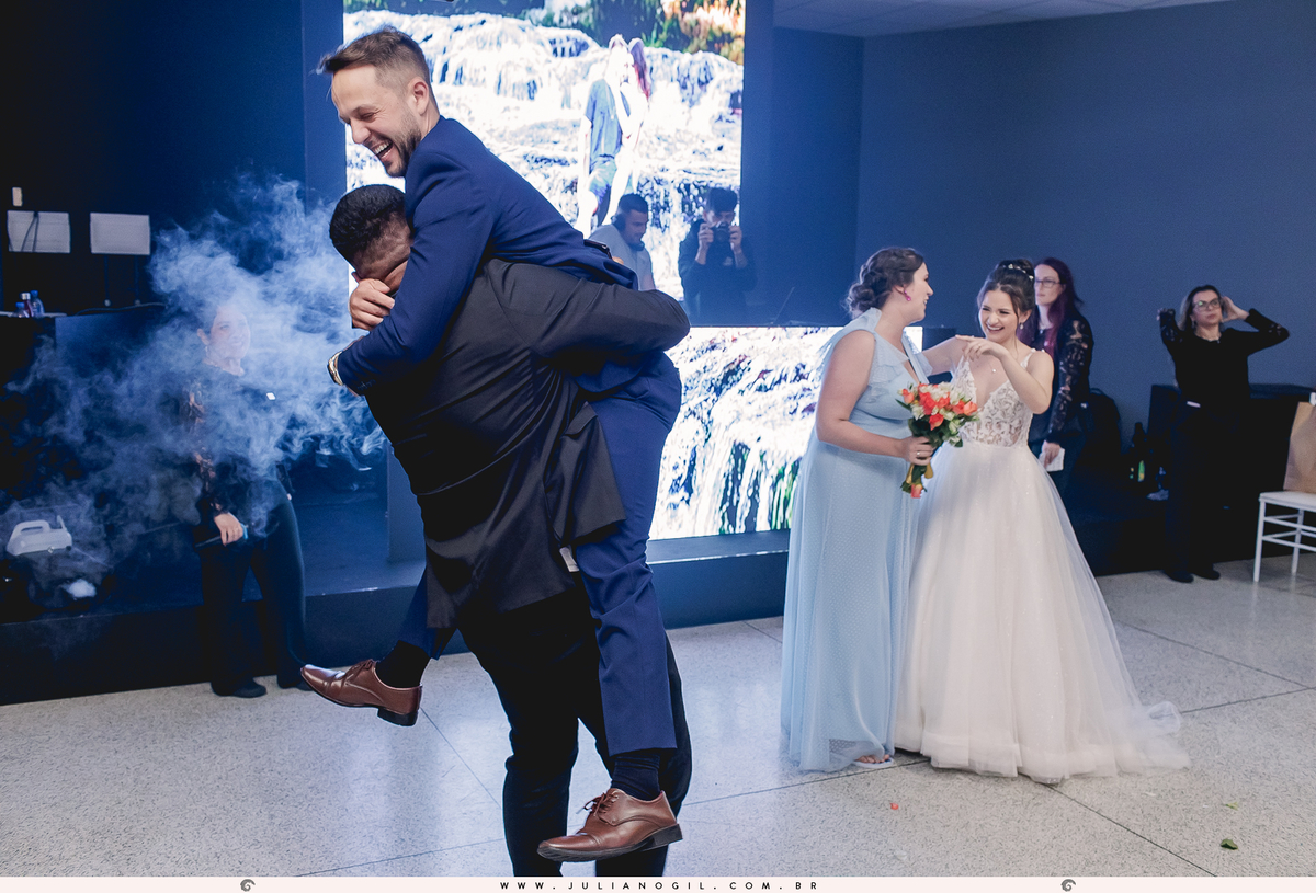 Casamento Jeferson Girotto Carol Jacumasso Santuário São Francisco de Assis curitiba  irati Paraná fotógrafo de casamento juliano gil