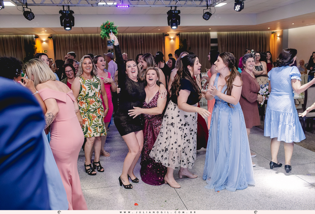 Casamento Jeferson Girotto Carol Jacumasso Santuário São Francisco de Assis curitiba  irati Paraná fotógrafo de casamento juliano gil