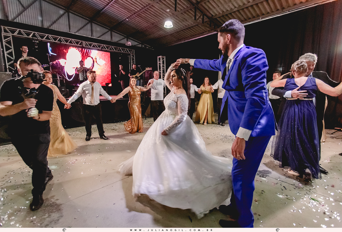 Recepção Festa de Casamento Noiva Ana Claudia dos Santos Noivo Luiz Fernando Grabowski Paróquia São Pedro Apóstolo Salão de Festa Capela Nossa Senhora Aparecida Fotógrafo Juliano Gil Mallet Paraná Irati Casamento