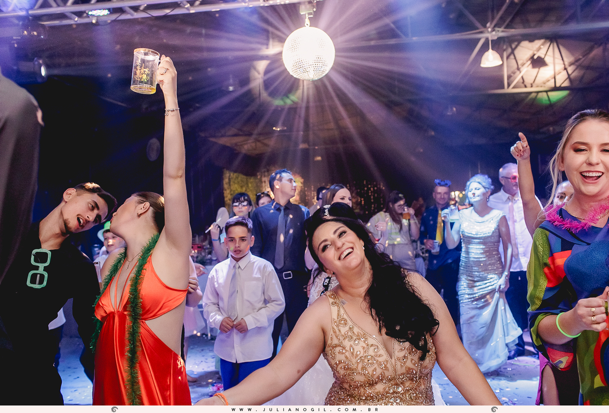 Recepção Festa de Casamento Noiva Ana Claudia dos Santos Noivo Luiz Fernando Grabowski Paróquia São Pedro Apóstolo Salão de Festa Capela Nossa Senhora Aparecida Fotógrafo Juliano Gil Mallet Paraná Irati Casamento