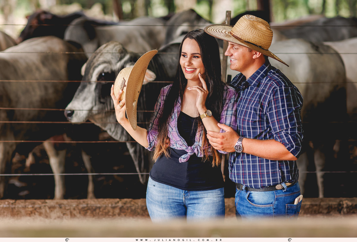 Pré Casamento noivo noiva Gabriela e Andrian casamento Prudentópolis Irati Paraná Itapará Cachoeira ar livre ensaio externo country plantação fotógrafo Juliano Gil casal fazenda minas gerais belo horizonte