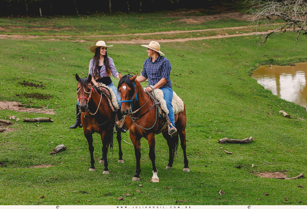 Pré Casamento noivo noiva Gabriela e Andrian casamento Prudentópolis Irati Paraná Itapará Cachoeira ar livre ensaio externo country plantação fotógrafo Juliano Gil casal fazenda minas gerais belo horizonte