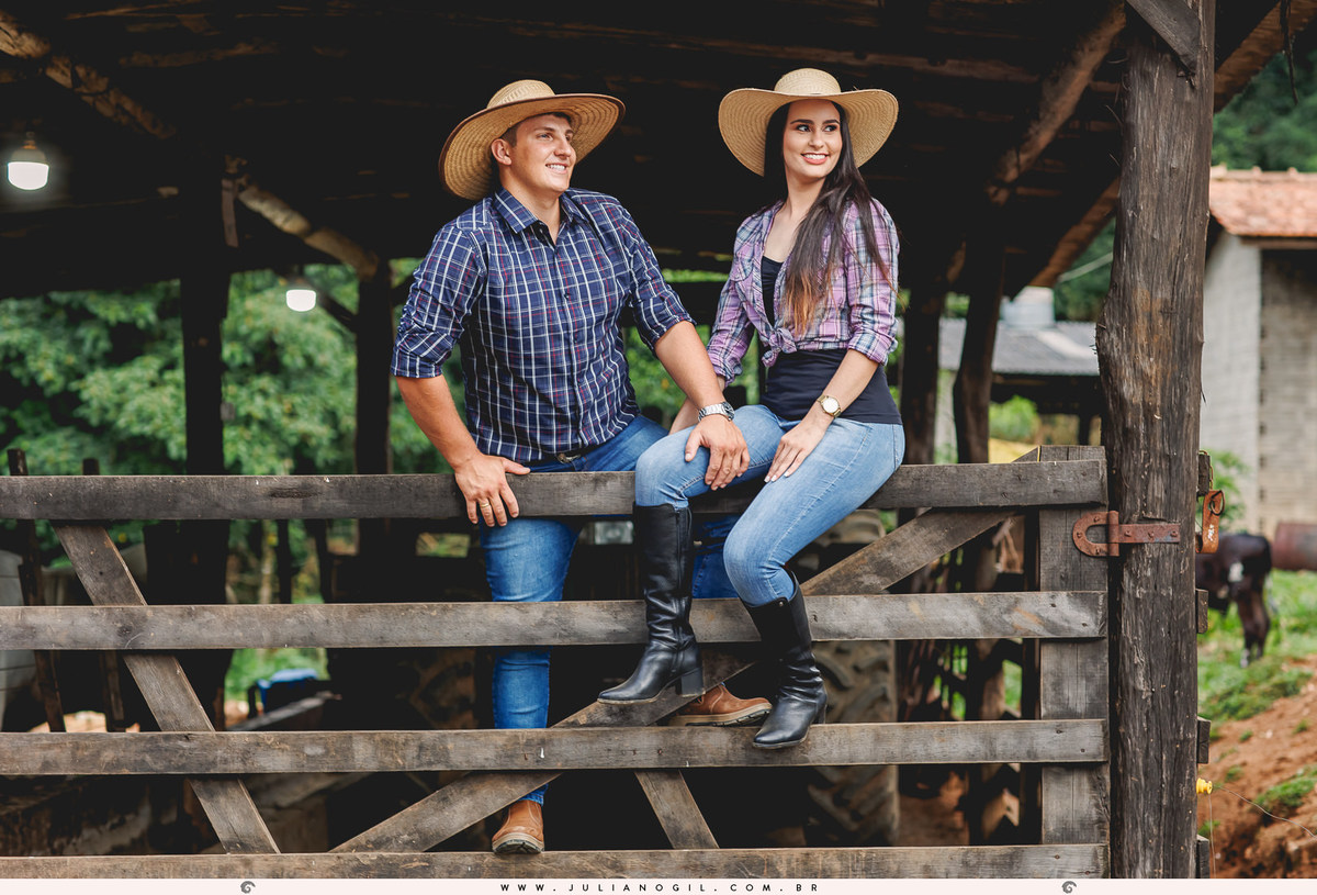 Pré Casamento noivo noiva Gabriela e Andrian casamento Prudentópolis Irati Paraná Itapará Cachoeira ar livre ensaio externo country plantação fotógrafo Juliano Gil casal fazenda minas gerais belo horizonte