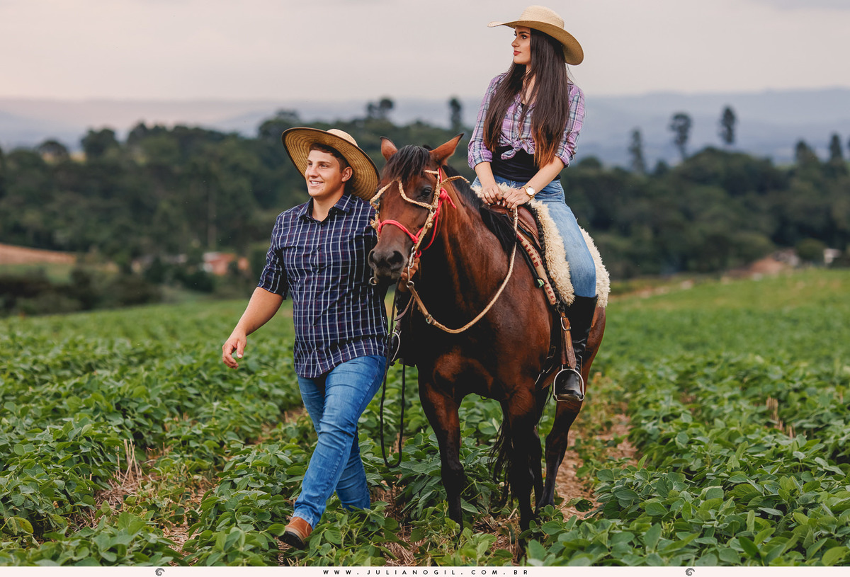 Pré Casamento noivo noiva Gabriela e Andrian casamento Prudentópolis Irati Paraná Itapará Cachoeira ar livre ensaio externo country plantação fotógrafo Juliano Gil casal fazenda minas gerais belo horizonte