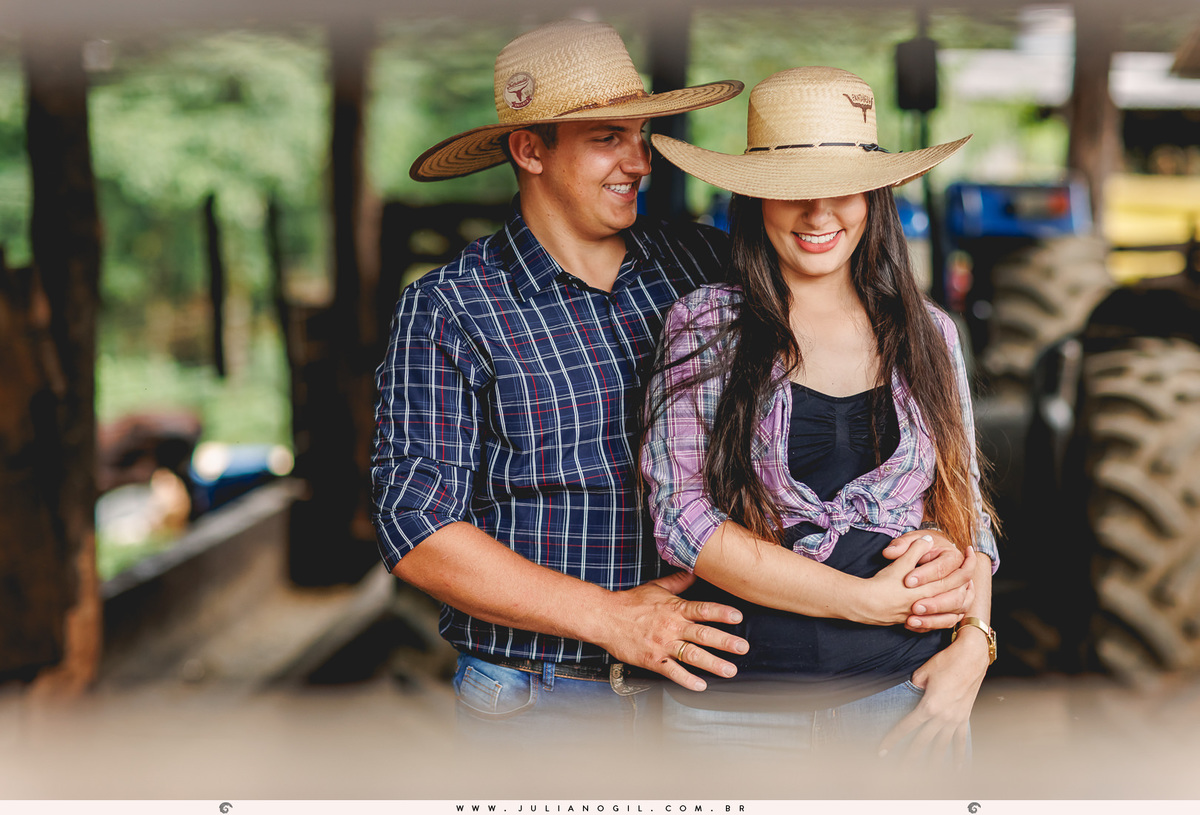 Pré Casamento noivo noiva Gabriela e Andrian casamento Prudentópolis Irati Paraná Itapará Cachoeira ar livre ensaio externo country plantação fotógrafo Juliano Gil casal fazenda minas gerais belo horizonte