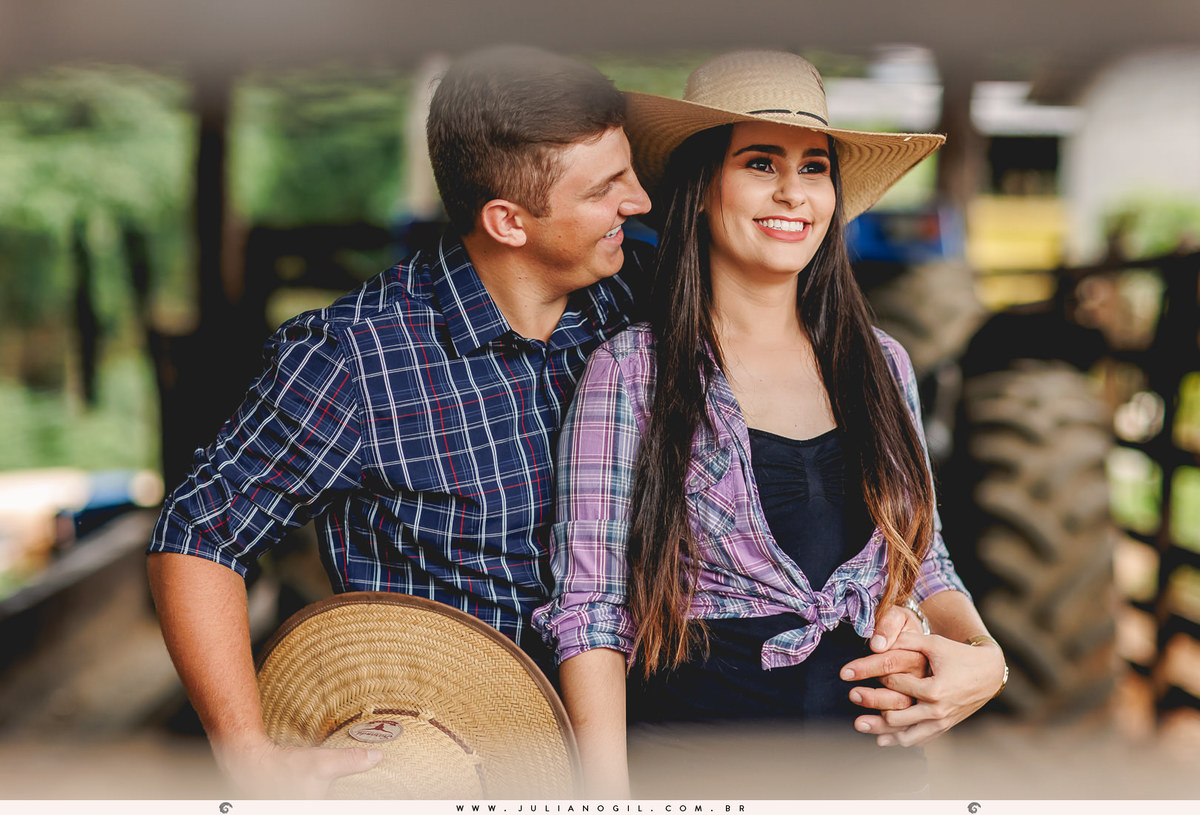 Pré Casamento noivo noiva Gabriela e Andrian casamento Prudentópolis Irati Paraná Itapará Cachoeira ar livre ensaio externo country plantação fotógrafo Juliano Gil casal fazenda minas gerais belo horizonte
