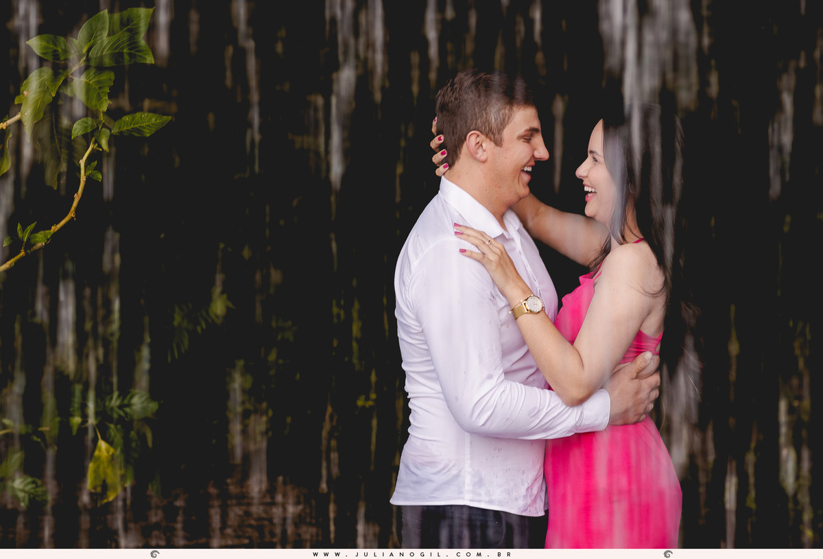 Pré Casamento noivo noiva Gabriela e Andrian casamento Prudentópolis Irati Paraná Itapará Cachoeira ar livre ensaio externo country plantação fotógrafo Juliano Gil casal fazenda minas gerais belo horizonte