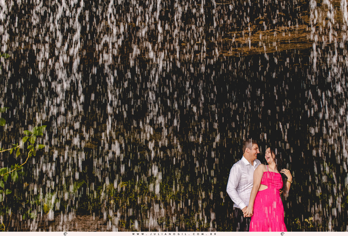 Pré Casamento noivo noiva Gabriela e Andrian casamento Prudentópolis Irati Paraná Itapará Cachoeira ar livre ensaio externo country plantação fotógrafo Juliano Gil casal fazenda minas gerais belo horizonte