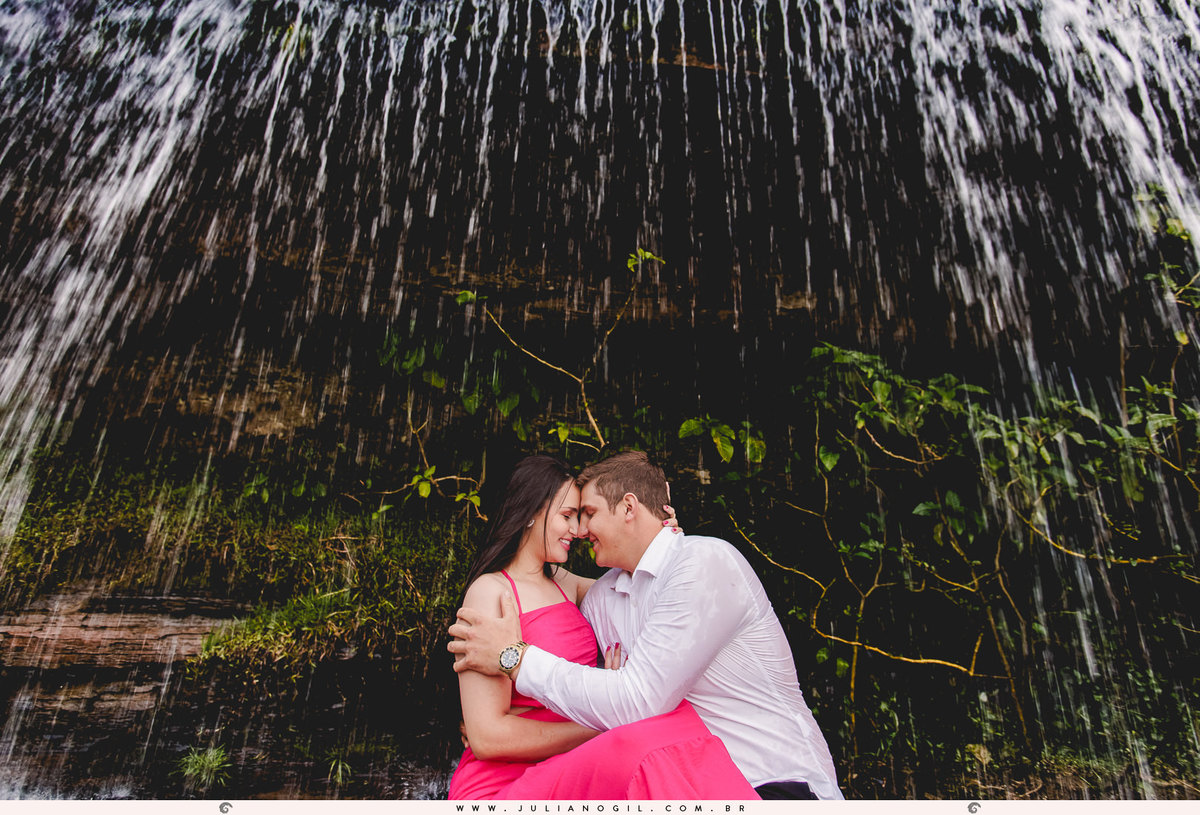 Pré Casamento noivo noiva Gabriela e Andrian casamento Prudentópolis Irati Paraná Itapará Cachoeira ar livre ensaio externo country plantação fotógrafo Juliano Gil casal fazenda minas gerais belo horizonte